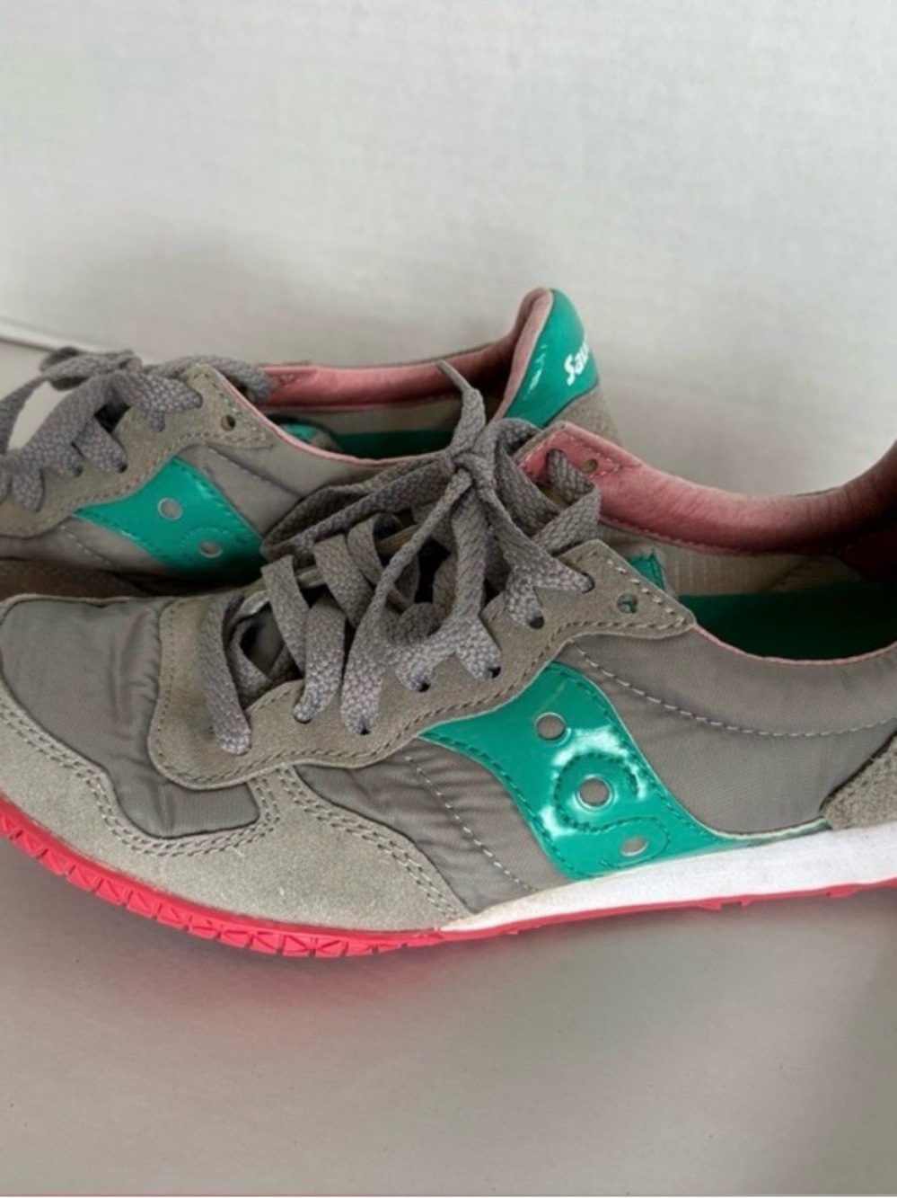 Saucony Women's Athletic Shoes Size 8.5 Grey Teal Pink